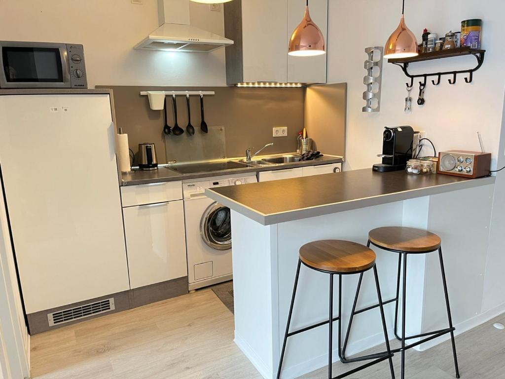 Living At Saarpartments -Adultsonly- 2 Bedrooms, Kitchen - Business & Holiday Apartments For Long- And Short Term Stay, 3 Min To Train Station, Secure E-Bike Parking! Saarbrücken Kültér fotó