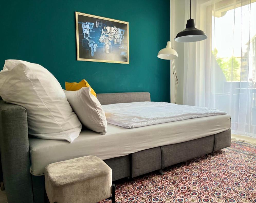 Living At Saarpartments -Adultsonly- 2 Bedrooms, Kitchen - Business & Holiday Apartments For Long- And Short Term Stay, 3 Min To Train Station, Secure E-Bike Parking! Saarbrücken Kültér fotó