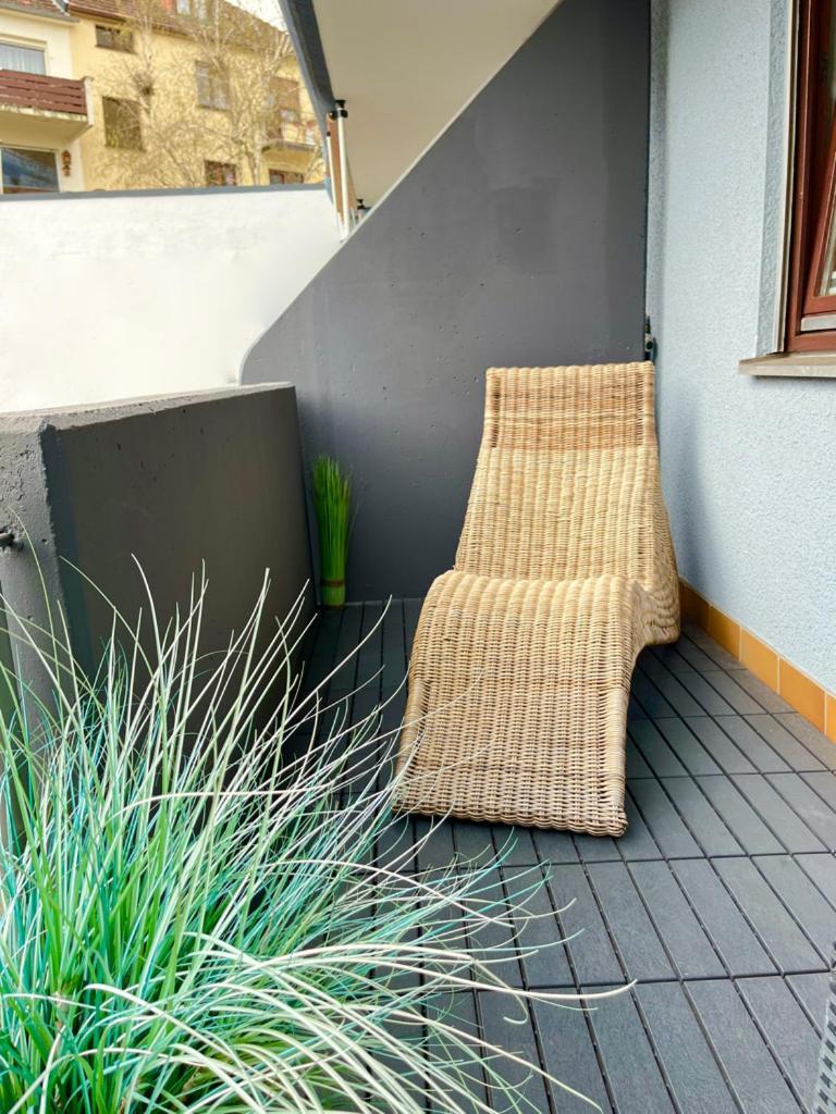 Living At Saarpartments -Adultsonly- 2 Bedrooms, Kitchen - Business & Holiday Apartments For Long- And Short Term Stay, 3 Min To Train Station, Secure E-Bike Parking! Saarbrücken Kültér fotó