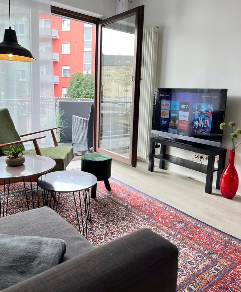 Living At Saarpartments -Adultsonly- 2 Bedrooms, Kitchen - Business & Holiday Apartments For Long- And Short Term Stay, 3 Min To Train Station, Secure E-Bike Parking! Saarbrücken Kültér fotó