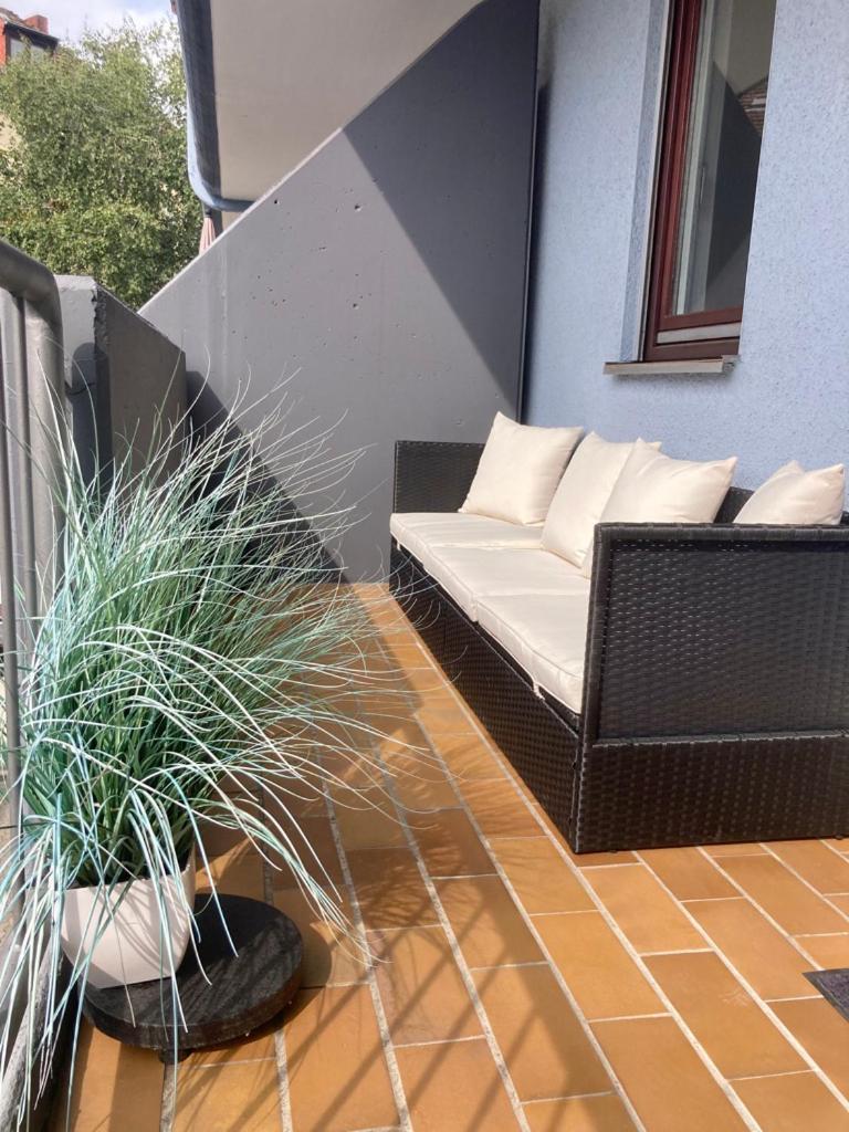 Living At Saarpartments -Adultsonly- 2 Bedrooms, Kitchen - Business & Holiday Apartments For Long- And Short Term Stay, 3 Min To Train Station, Secure E-Bike Parking! Saarbrücken Kültér fotó
