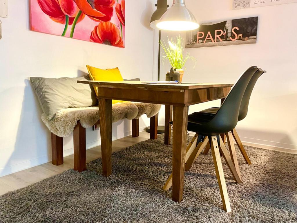 Living At Saarpartments -Adultsonly- 2 Bedrooms, Kitchen - Business & Holiday Apartments For Long- And Short Term Stay, 3 Min To Train Station, Secure E-Bike Parking! Saarbrücken Kültér fotó