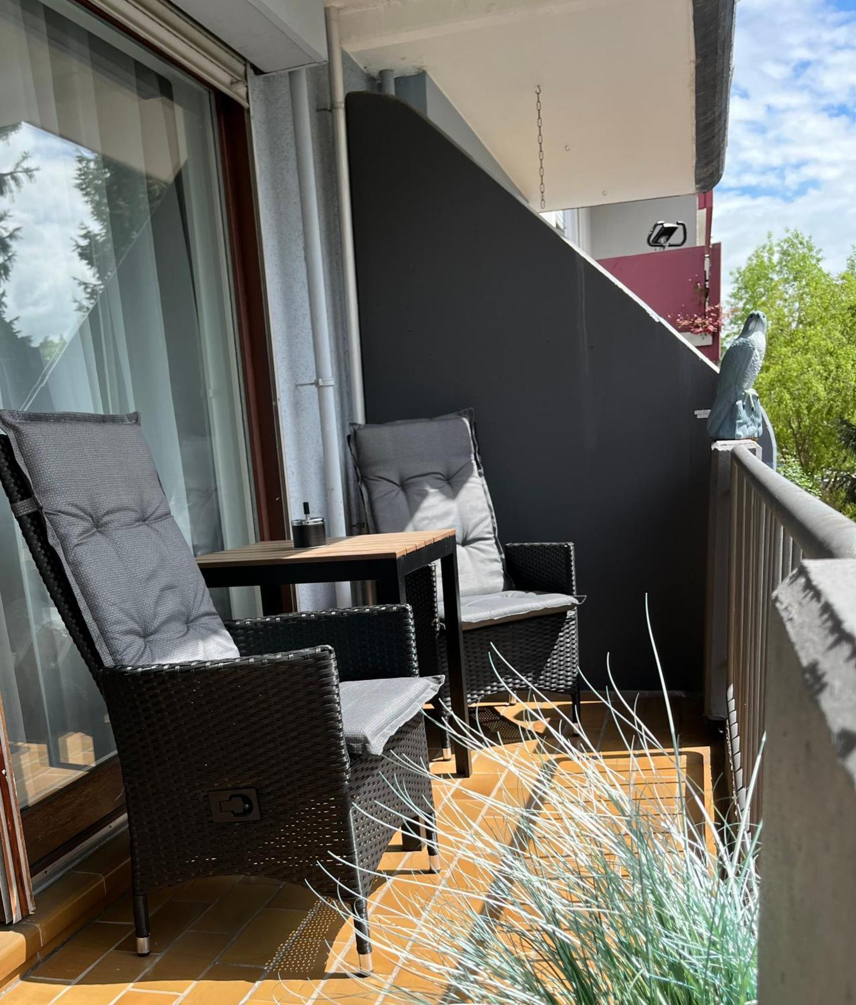 Living At Saarpartments -Adultsonly- 2 Bedrooms, Kitchen - Business & Holiday Apartments For Long- And Short Term Stay, 3 Min To Train Station, Secure E-Bike Parking! Saarbrücken Kültér fotó